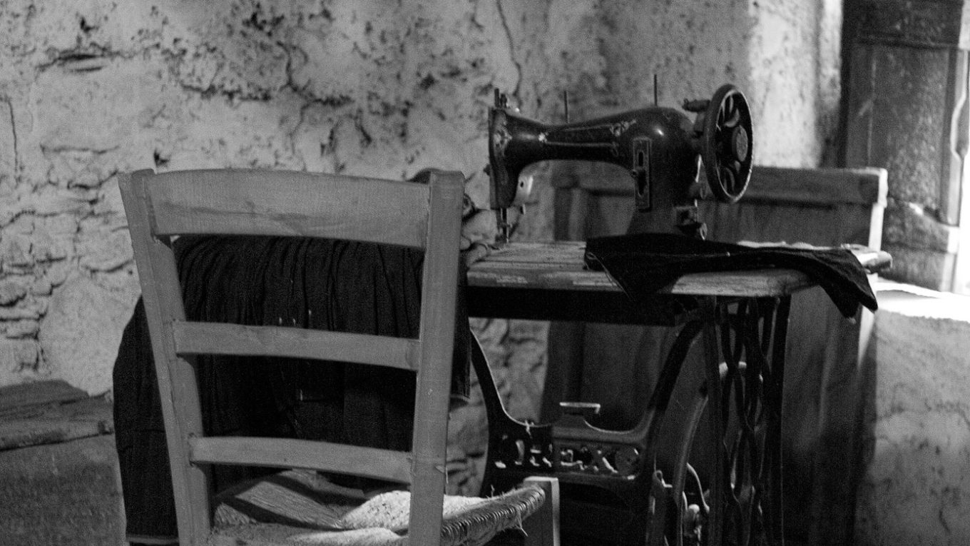 Nähmaschine: Ärmliche Arbeitsbedingungen und Kinderarbeit in der Textilindustrie früher und heute